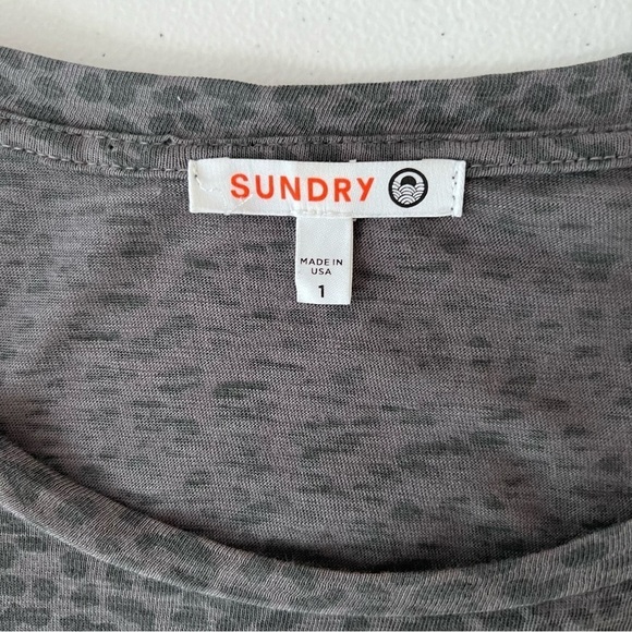 Sundry Leopard Print Pima Cotton Top Size Small Comfy Relaxed Fit Classic Preppy - Picture 5 of 8